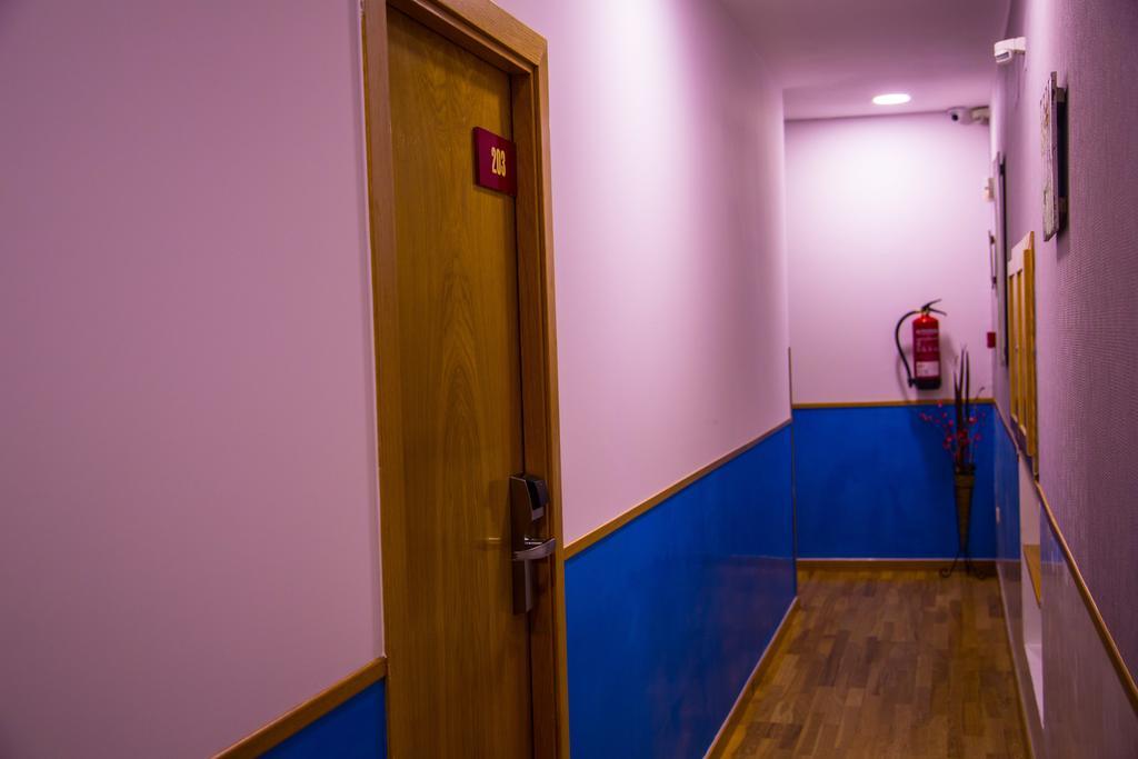 Hostal Montaloya Madrid Exterior foto