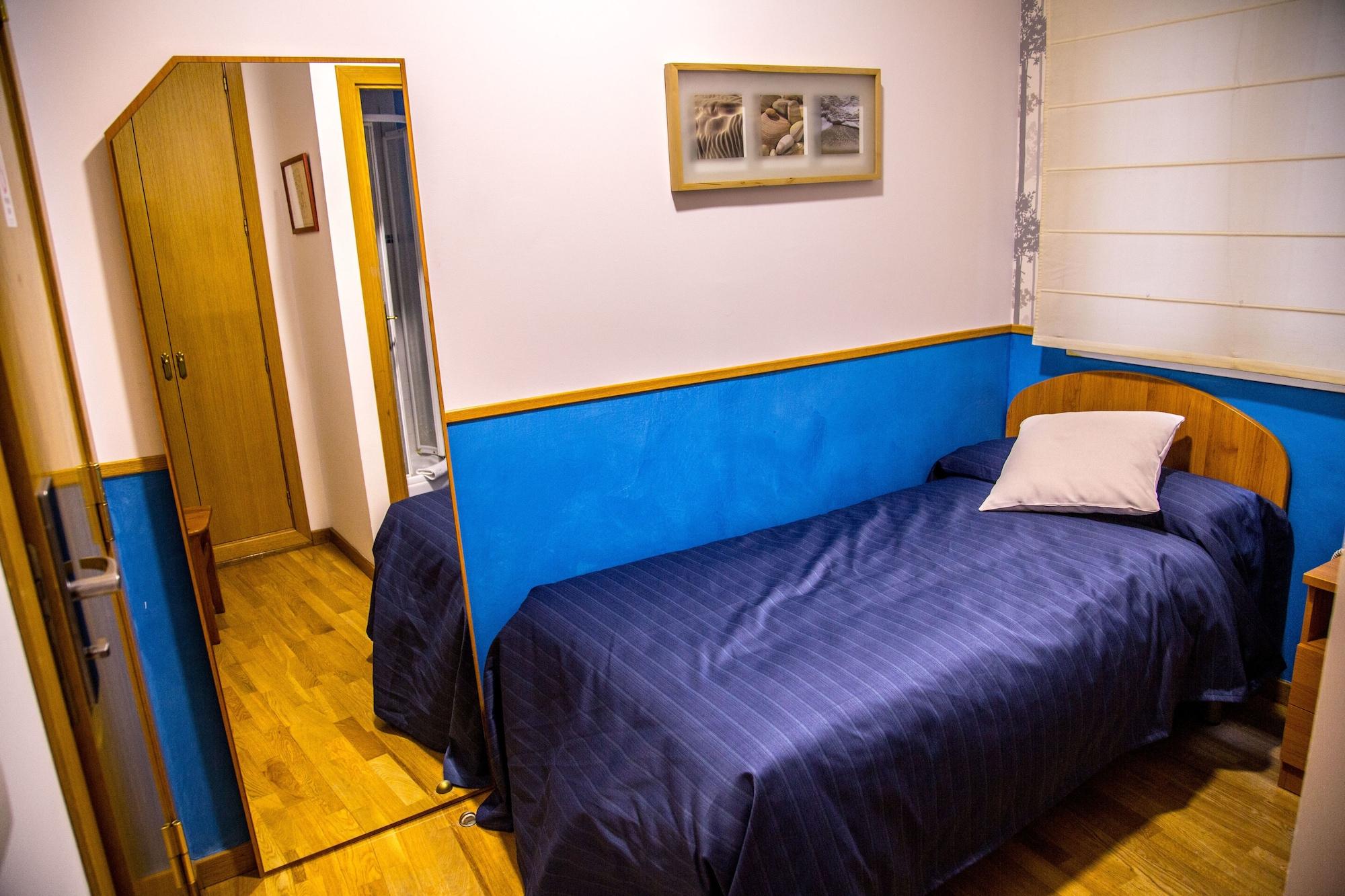 Hostal Montaloya Madrid Exterior foto