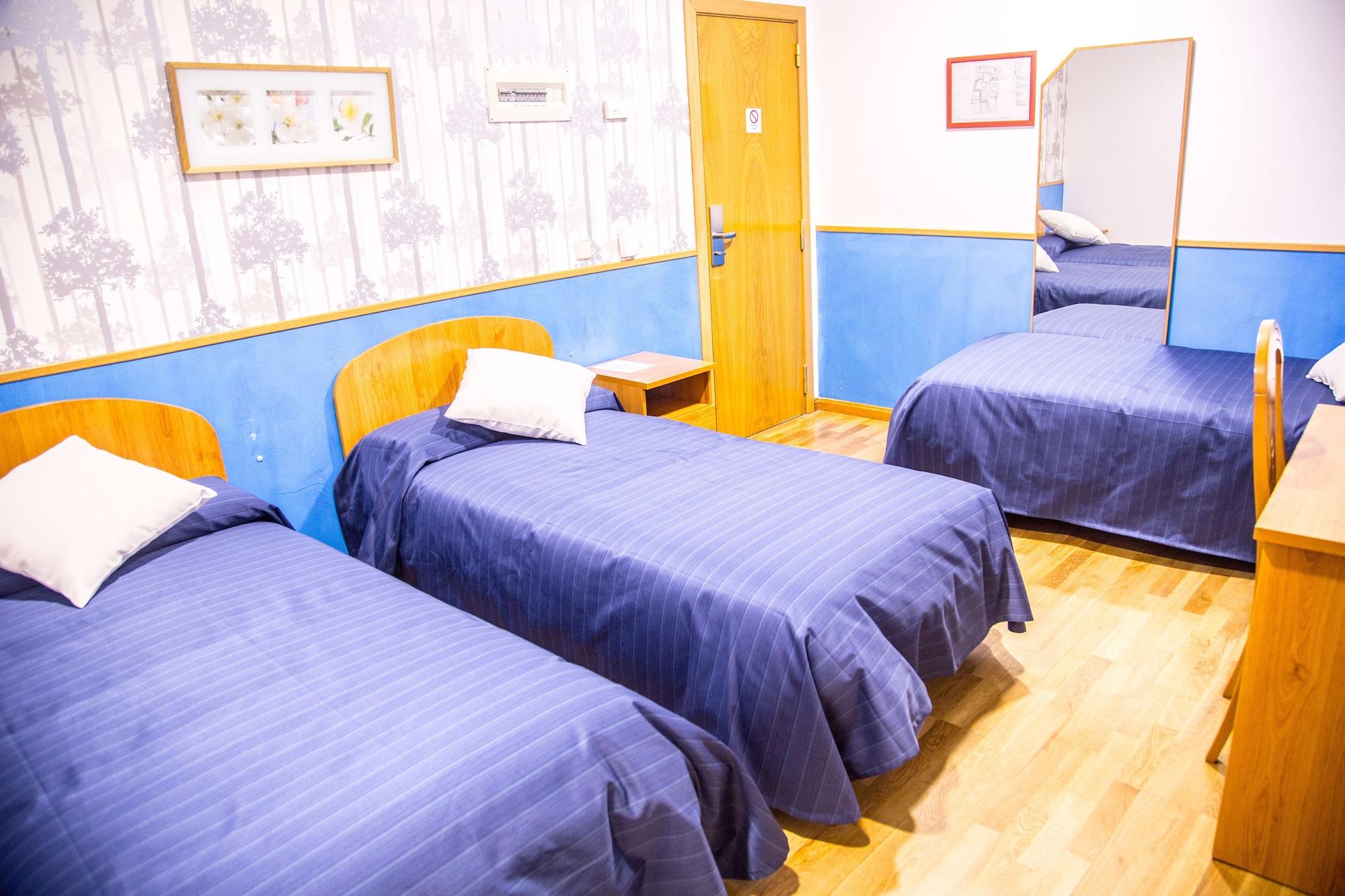 Hostal Montaloya Madrid Exterior foto