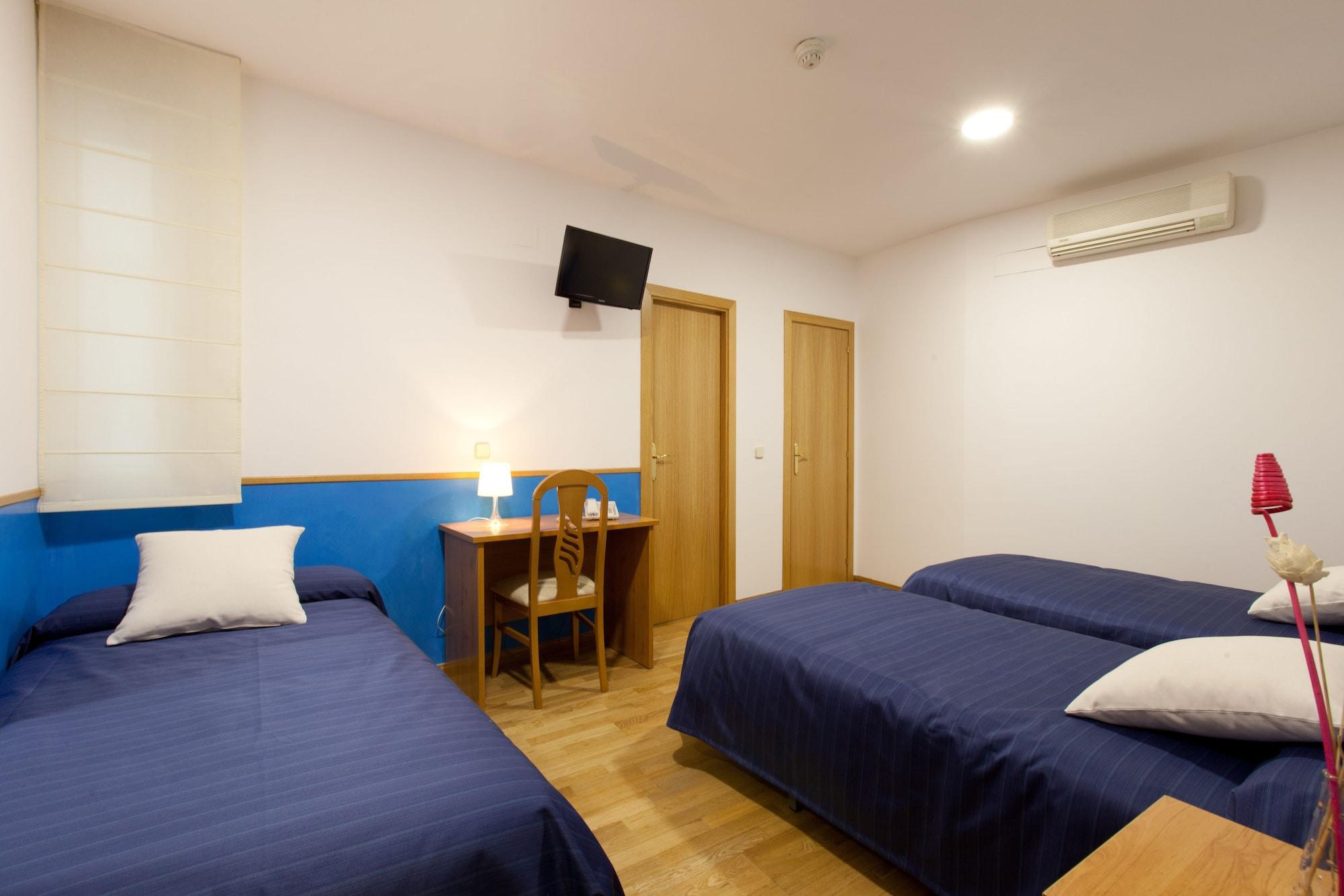 Hostal Montaloya Madrid Exterior foto
