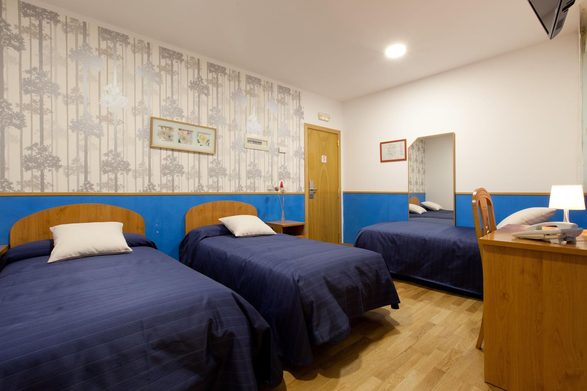 Hostal Montaloya Madrid Exterior foto