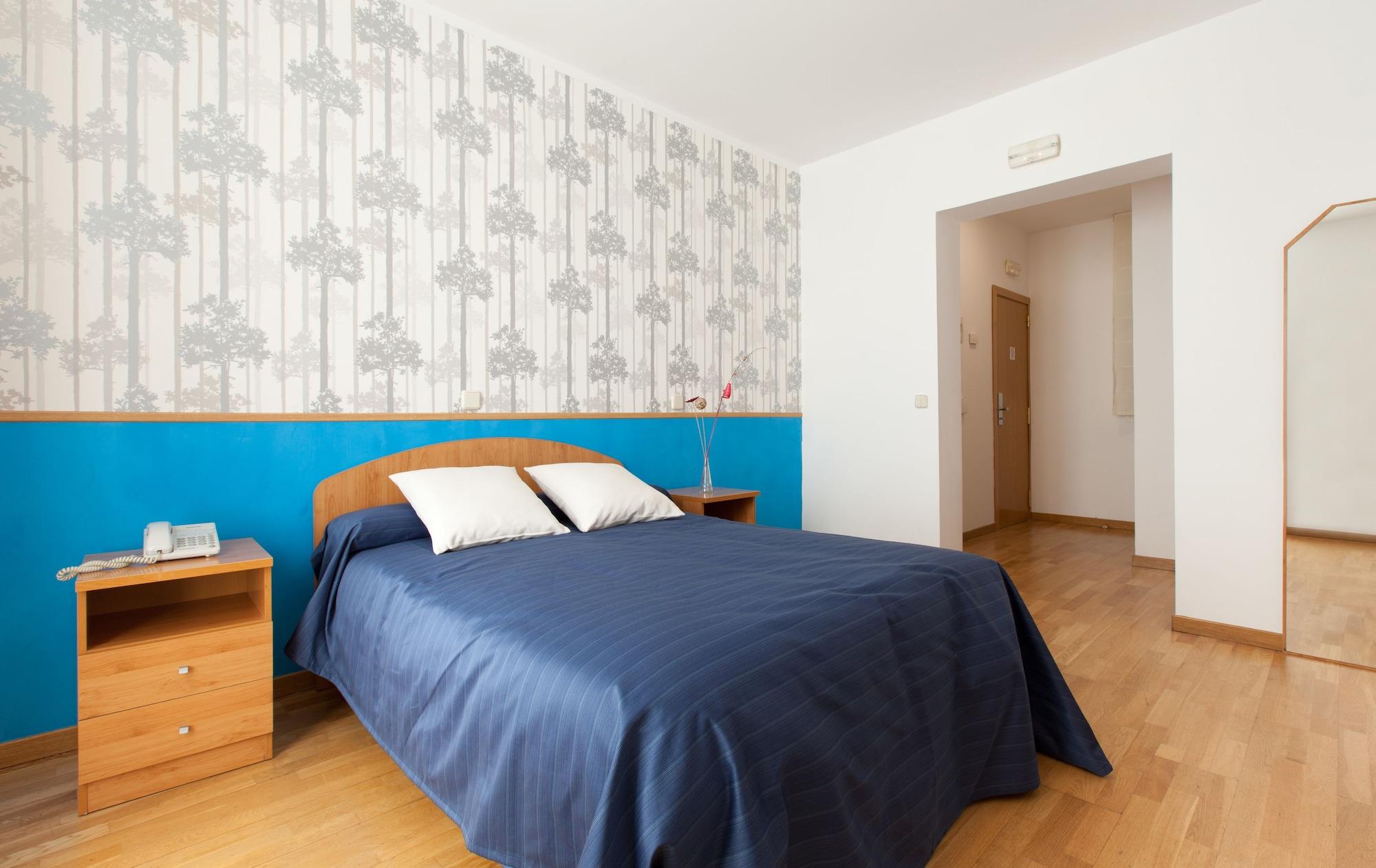 Hostal Montaloya Madrid Exterior foto