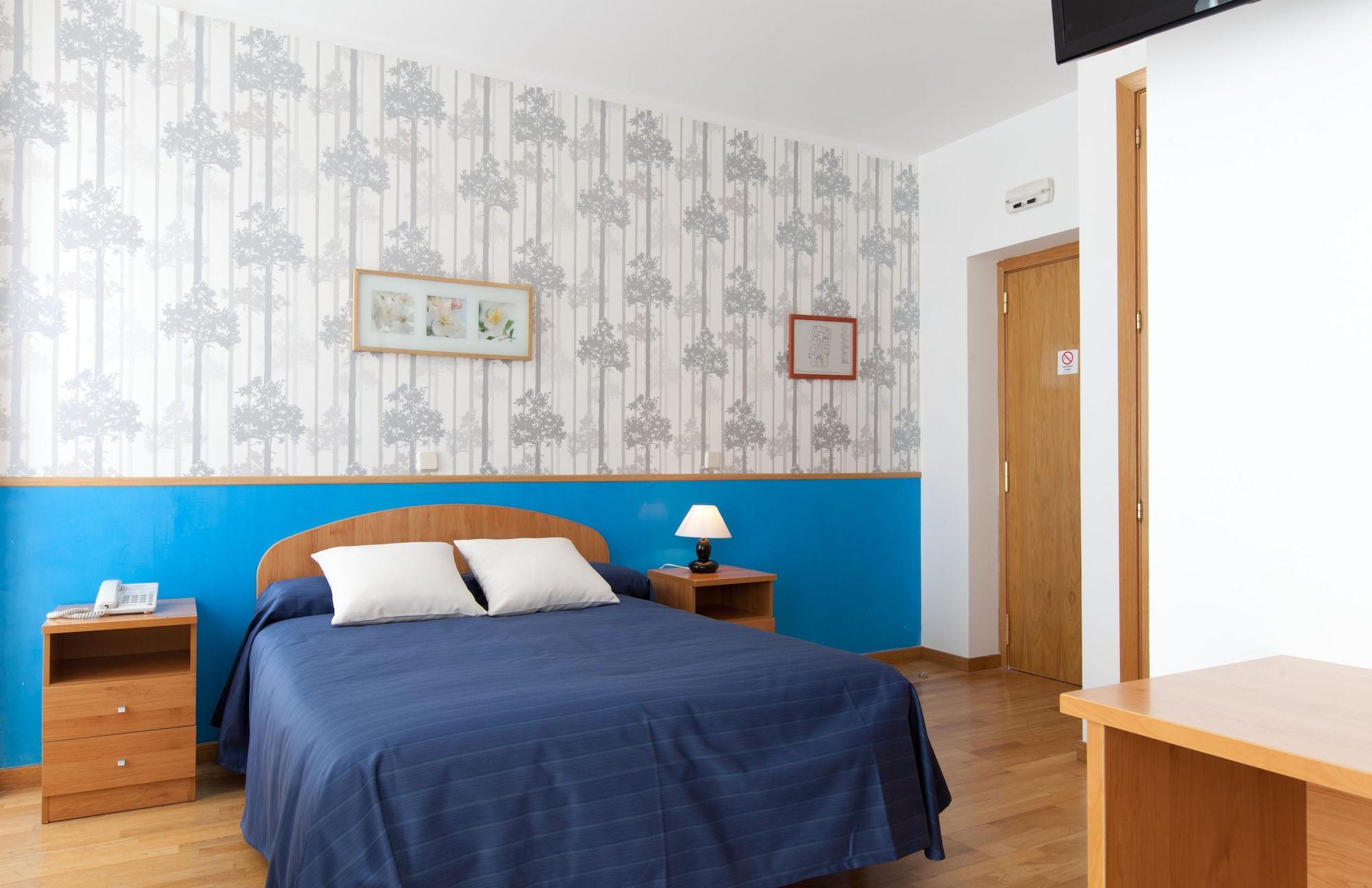 Hostal Montaloya Madrid Exterior foto