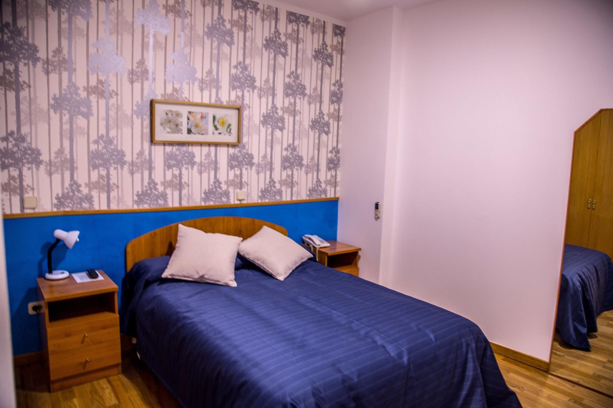 Hostal Montaloya Madrid Exterior foto